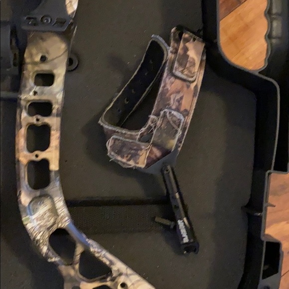 Diamond Archery Compound Bow - Picture 3 of 4